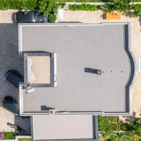 Pool Retreat Pula
